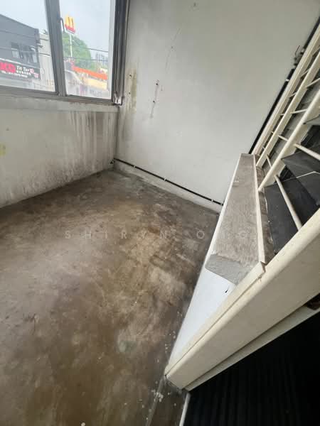 Kedai / Pejabat untuk Disewa di Taman Overseas Union (Taman Oug) (Jalan Klang Lama (Old Klang Road)) - Shiryn Ong - Balcony - PropertyGuru.com.my
