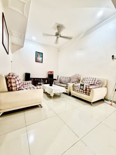 Rumah Teres 2 Tingkat untuk Dijual di Taman Desa Tebrau (Tebrau) - Yik Tat - Living Room - PropertyGuru.com.my
