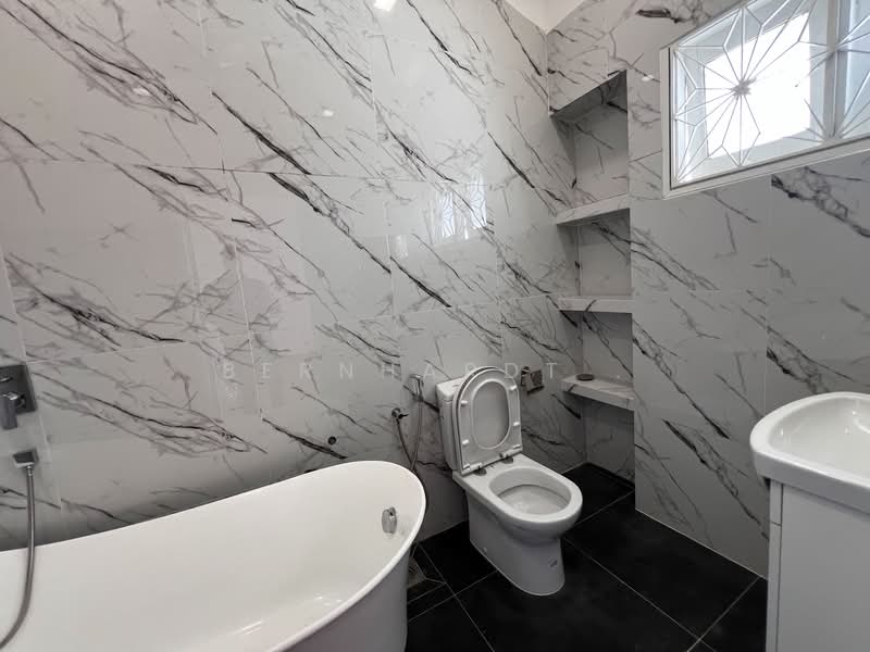 2-storey Terraced House for Rent in Bangsar (Kuala Lumpur) - Bernhardt . - Bathroom - PropertyGuru.com.my