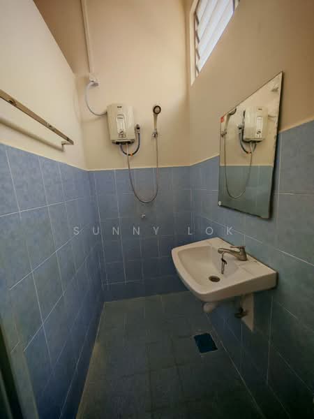 Flat for Rent at Taman Juru - Sunny Lok - Bathroom - PropertyGuru.com.my