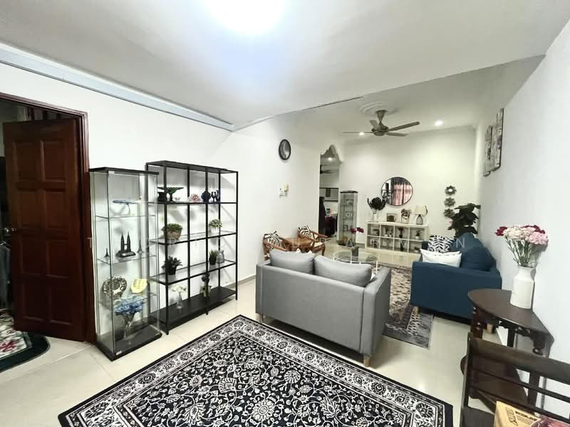 1-storey Terraced House for Sale in Au 4 (Ulu Kelang) - Thoriq Suparman - Living Room - PropertyGuru.com.my