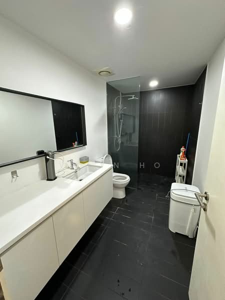 Kondominium untuk Disewa di The Hub - Valyn Ho - Bathroom - PropertyGuru.com.my
