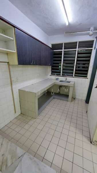 Pangsapuri untuk Dijual di Subang Perdana Goodyear Court 1 - William Lim - Kitchen - PropertyGuru.com.my