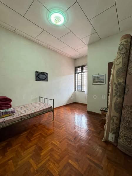 Rumah Teres 2 Tingkat untuk Dijual di Taman Daya (Johor Bahru) - Ee Fong Toh - Bedroom - PropertyGuru.com.my