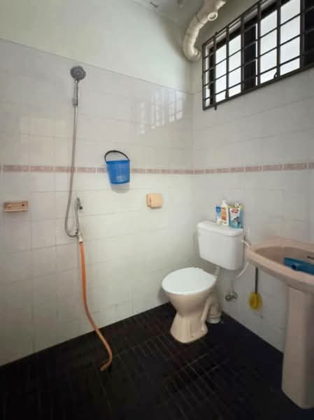 Rumah Teres 2 Tingkat untuk Dijual di Taman Daya (Johor Bahru) - Ee Fong Toh - Bathroom - PropertyGuru.com.my