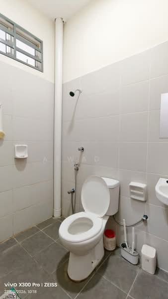 1-storey Terraced House for Sale in Bandar Seri Mahkota (Sungai Ular) - Aswad . - Bathroom - PropertyGuru.com.my