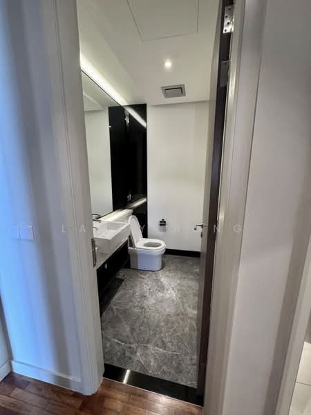 Servis Apartment untuk Disewa di Straits Residences - Landy Bong - Bathroom - PropertyGuru.com.my