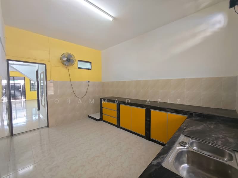 2-storey Terraced House for Sale in Taman Seri Mahkota Jaya (Kuantan) - Mohammad Azizi - Kitchen - PropertyGuru.com.my