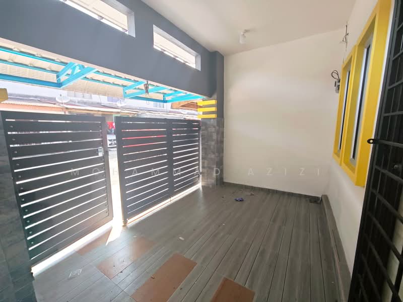 2-storey Terraced House for Sale in Taman Seri Mahkota Jaya (Kuantan) - Mohammad Azizi - Entrance - PropertyGuru.com.my