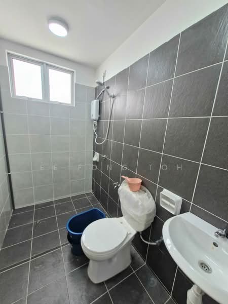 Service Residence for Sale at Residensi Taman Pelangi Indah - Ee Fong Toh - Bathroom - PropertyGuru.com.my