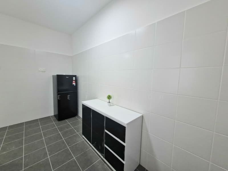 Service Residence for Sale at Residensi Taman Pelangi Indah - Ee Fong Toh - Kitchen - PropertyGuru.com.my