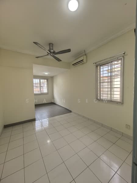 2-storey Terraced House for Sale in Kota Kemuning (Shah Alam) - Shawn Seow - Living Room - PropertyGuru.com.my