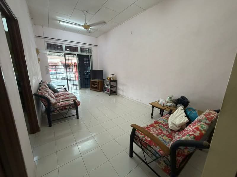 Rumah Teres 1 Tingkat untuk Dijual di Kangkar Pulai (Skudai) - Ee Fong Toh - Living Room - PropertyGuru.com.my