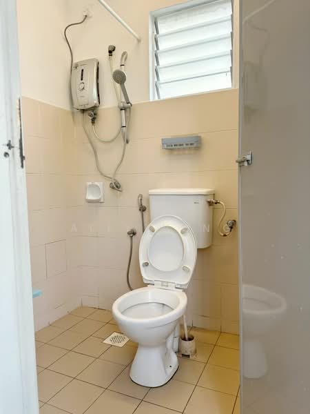 Apartment for Sale at Pangsapuri Kasuarina - Ally Wong - Bathroom - PropertyGuru.com.my