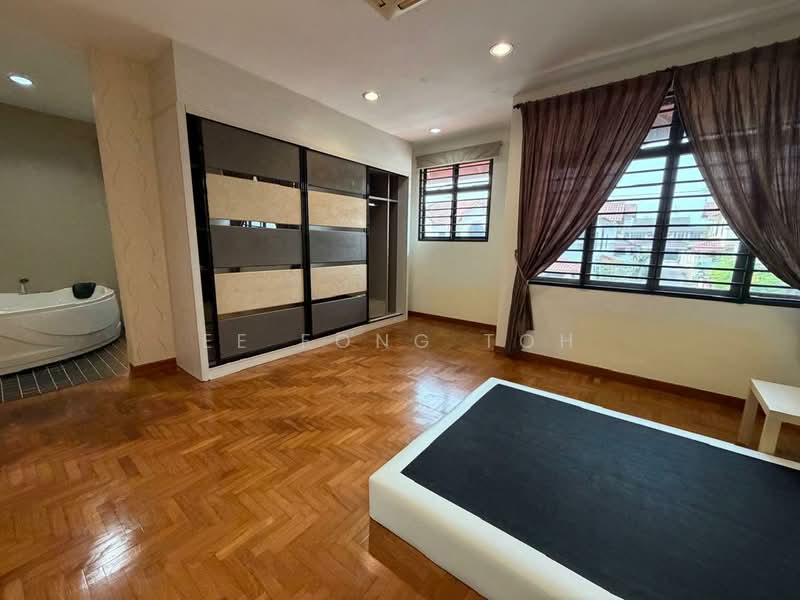 Semi-Detached House for Sale in Taman Perling (Perling) - Ee Fong Toh - Bedroom - PropertyGuru.com.my