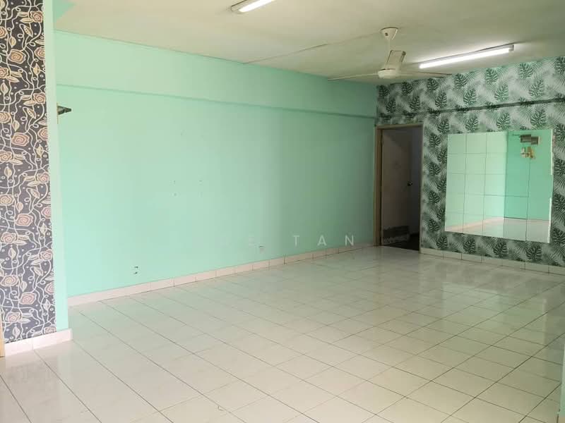 Kondominium untuk Dijual di Teratai Mewah Condominium - Joe Tan - Living Room - PropertyGuru.com.my