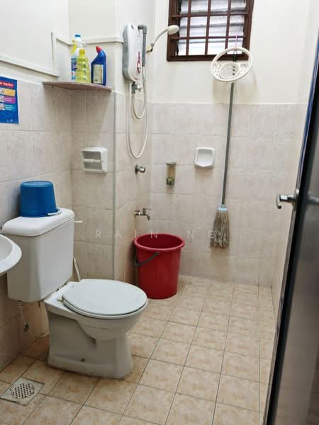 Rumah Teres 2 Tingkat untuk Disewa di Bandar Baru Permas Jaya (Permas Jaya) - Rain Ng - Bathroom - PropertyGuru.com.my