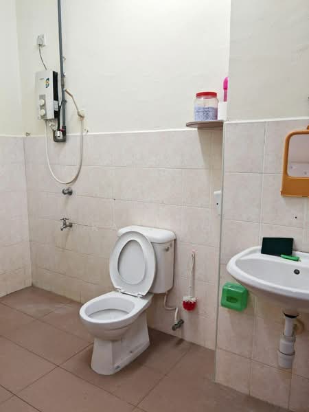 Rumah Teres 2 Tingkat untuk Disewa di Bandar Baru Permas Jaya (Permas Jaya) - Rain Ng - Bathroom - PropertyGuru.com.my