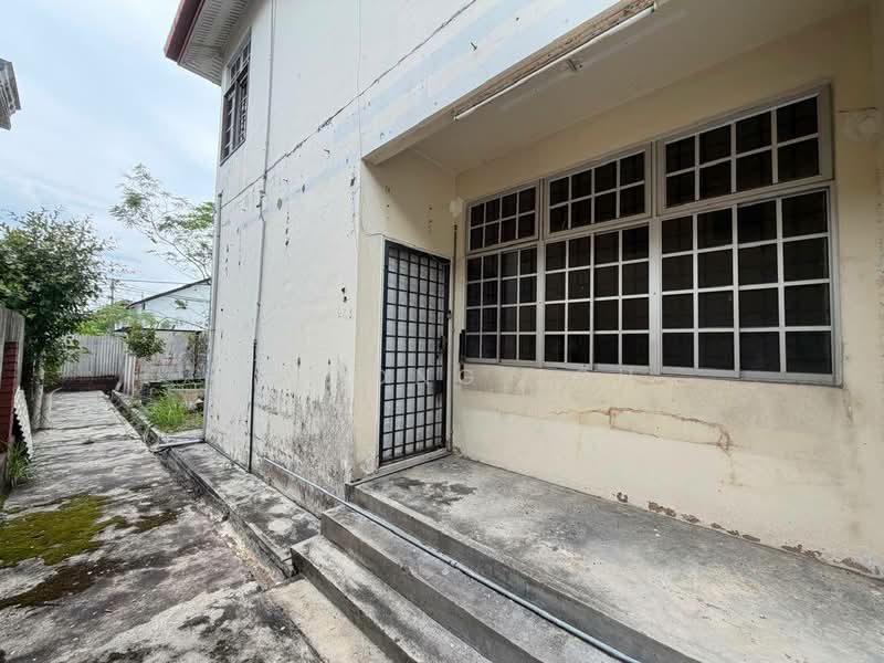Semi-Detached House for Sale in Taman Munshi Ibrahim (Tampoi) - Ee Fong Toh - Exterior - PropertyGuru.com.my
