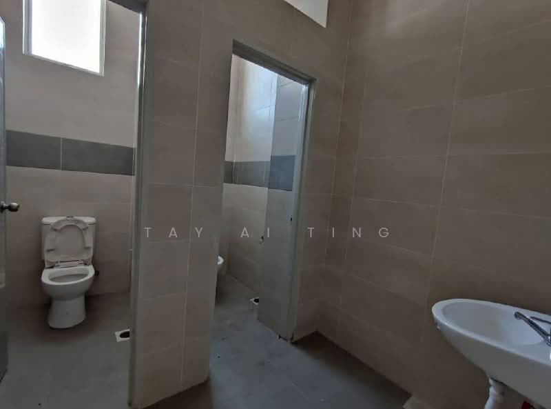Factory for Sale in Pasir Gudang (Johor) - Tay Ai Ting - Bathroom - PropertyGuru.com.my