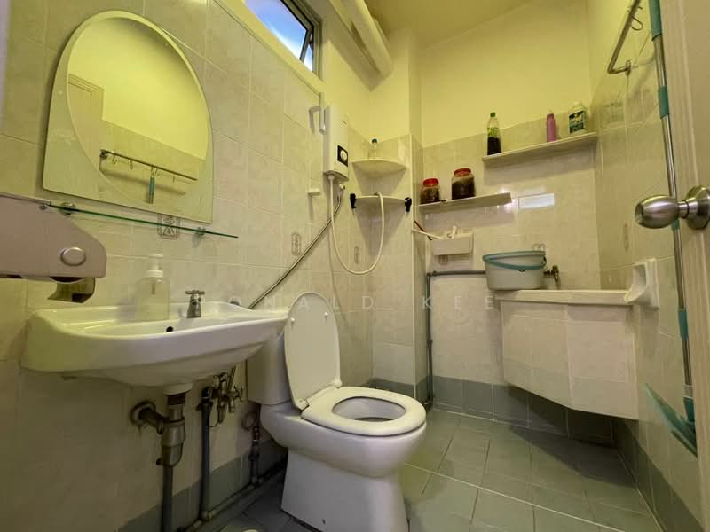 Rumah Teres 2 Tingkat untuk Dijual di Sungai Ara (Penang) - Ronald Kee - Bathroom - PropertyGuru.com.my