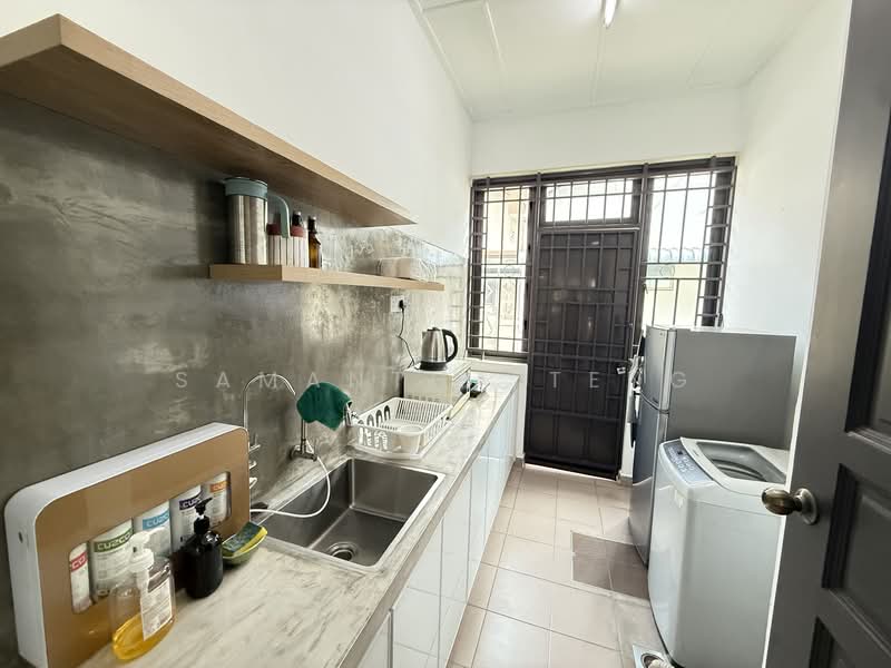1.5-storey Terraced House for Rent in Taman Molek (Johor Bahru) - Samantha Teng - Kitchen - PropertyGuru.com.my