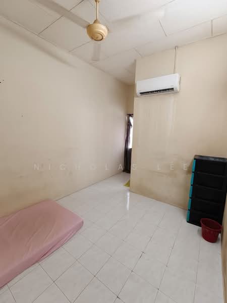 Rumah Teres 2 Tingkat untuk Dijual di Taman Ipoh Timur (Ipoh) - Nicholas Lee - Bedroom - PropertyGuru.com.my