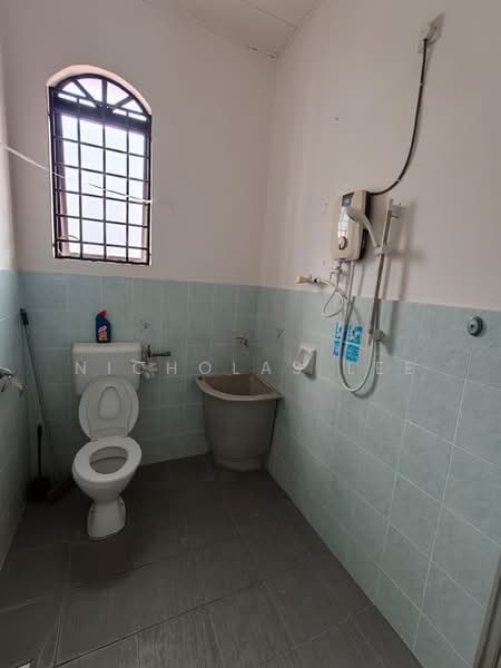 Rumah Teres 2 Tingkat untuk Dijual di Taman Ipoh Timur (Ipoh) - Nicholas Lee - Bathroom - PropertyGuru.com.my