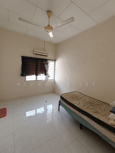 Rumah Teres 2 Tingkat untuk Dijual di Taman Ipoh Timur (Ipoh) - Nicholas Lee - Bedroom - PropertyGuru.com.my