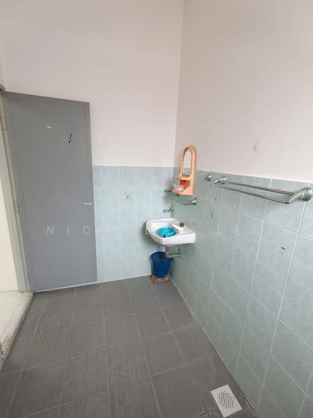 Rumah Teres 2 Tingkat untuk Dijual di Taman Ipoh Timur (Ipoh) - Nicholas Lee - Bathroom - PropertyGuru.com.my