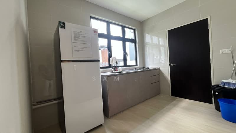Cluster House for Sale in Taman Mount Austin (Tebrau) - Sam . - Kitchen - PropertyGuru.com.my