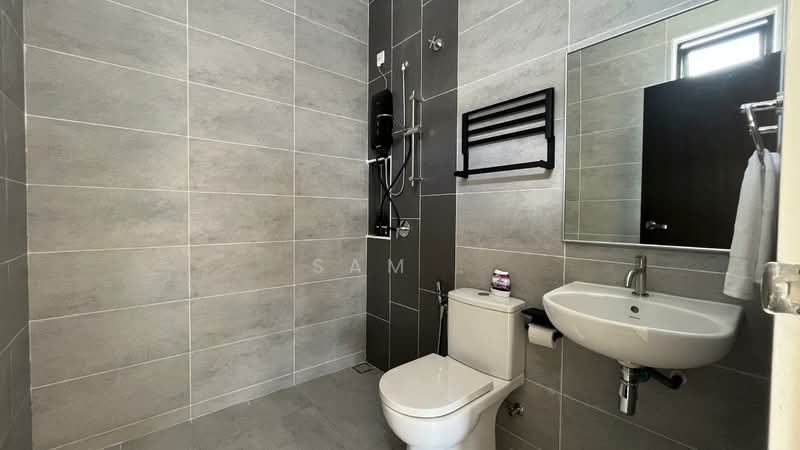 Cluster House for Sale in Taman Mount Austin (Tebrau) - Sam . - Bathroom - PropertyGuru.com.my