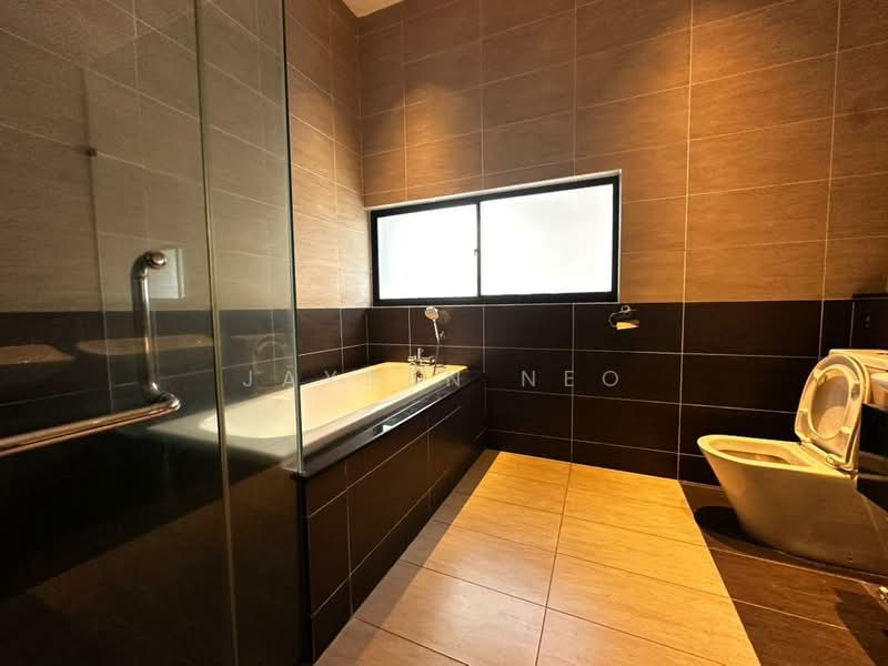 Cluster House for Sale in Taman Gaya (Ulu Tiram) - Jayden Neo - Bathroom - PropertyGuru.com.my