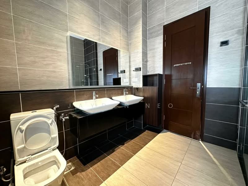 Cluster House for Sale in Taman Gaya (Ulu Tiram) - Jayden Neo - Bathroom - PropertyGuru.com.my