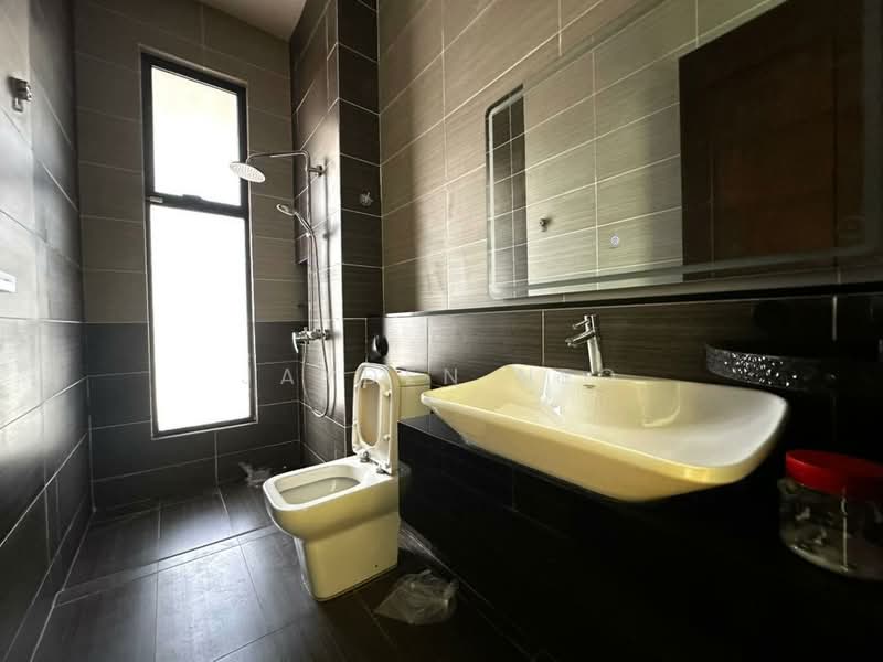 Cluster House for Sale in Taman Gaya (Ulu Tiram) - Jayden Neo - Bathroom - PropertyGuru.com.my