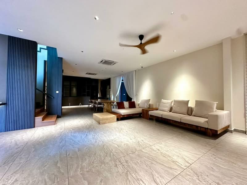 Cluster House for Sale in Taman Gaya (Ulu Tiram) - Jayden Neo - Living Room - PropertyGuru.com.my