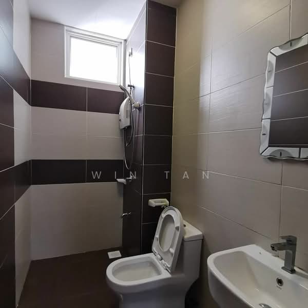 Kondominium untuk Disewa di M Condominium @ Larkin - Win Tan - Bathroom - PropertyGuru.com.my