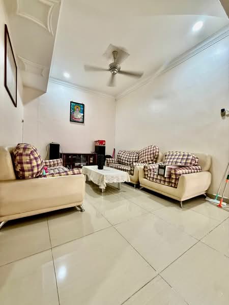 Rumah Teres 2 Tingkat untuk Dijual di Taman Desa Tebrau (Tebrau) - Nico Ho - Living Room - PropertyGuru.com.my