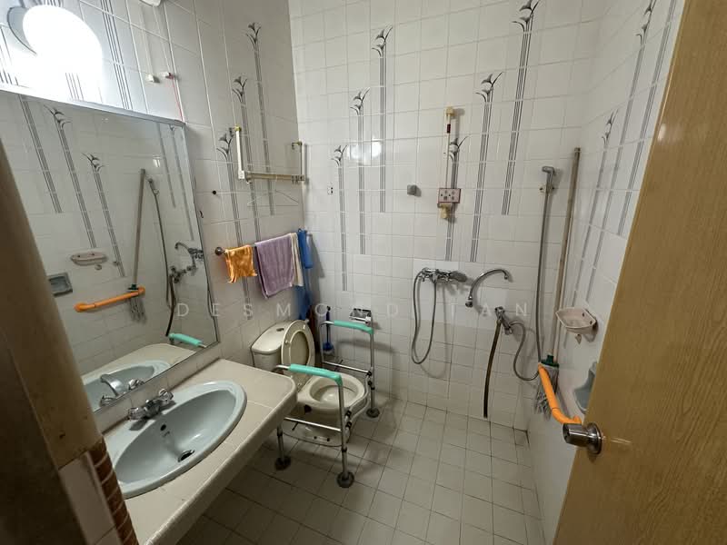 2-storey Terraced House for Sale in SS2 (Petaling Jaya) - Desmond Tan - Bathroom - PropertyGuru.com.my