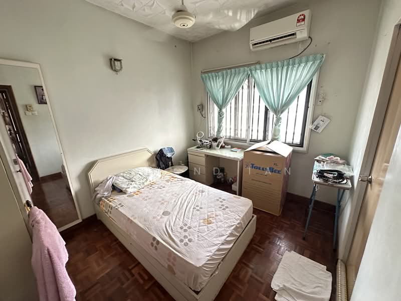 2-storey Terraced House for Sale in SS2 (Petaling Jaya) - Desmond Tan - Bedroom - PropertyGuru.com.my