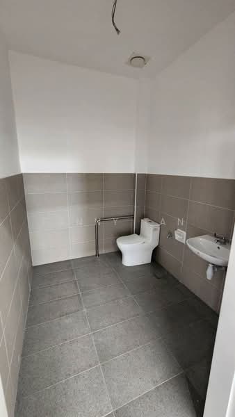 Factory for Rent in Eco Business Park 1 (Johor Bahru) - Fanny Tan - Bathroom - PropertyGuru.com.my