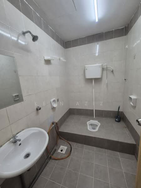Pangsapuri untuk Dijual di Palm Garden Apartment - Keyn Aziz - Bathroom - PropertyGuru.com.my