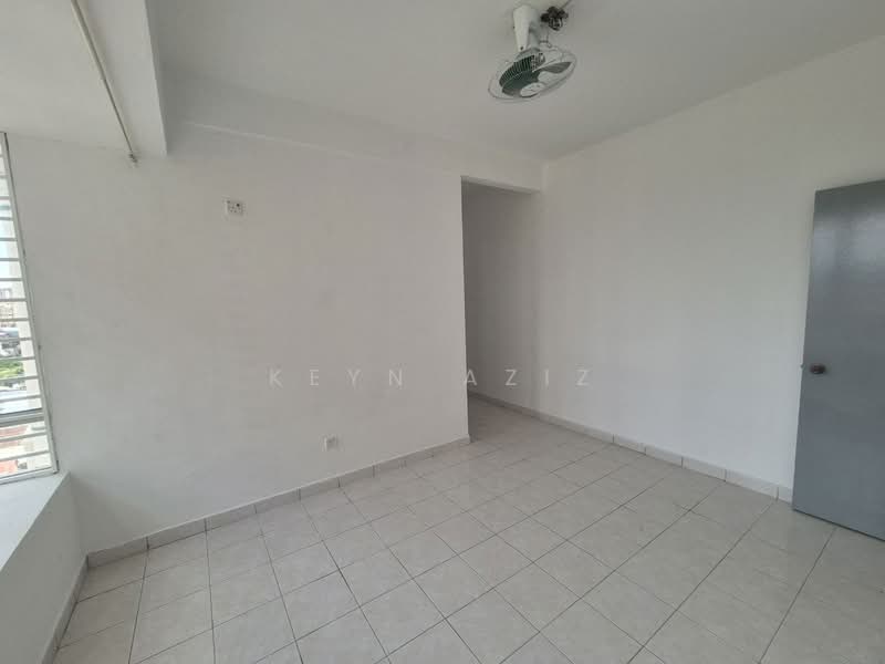 Pangsapuri untuk Dijual di Palm Garden Apartment - Keyn Aziz - Interior - PropertyGuru.com.my