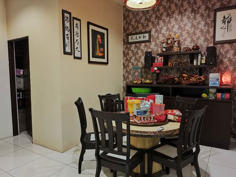 Cluster House for Sale in Klang (Selangor) - Ruby Ng - Dining Room - PropertyGuru.com.my