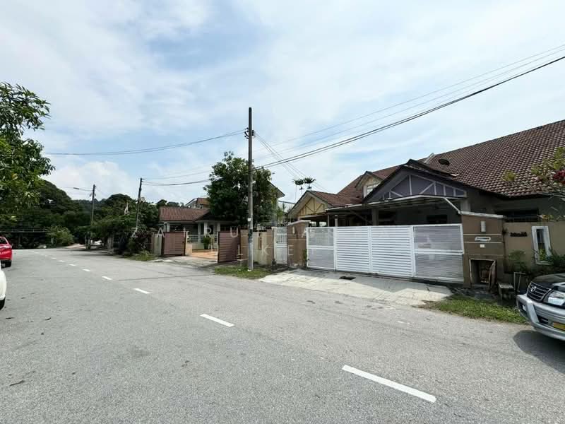Semi-Detached House for Sale in Kajang (Selangor) - Zairul Asrah Zulkefli - Exterior - PropertyGuru.com.my