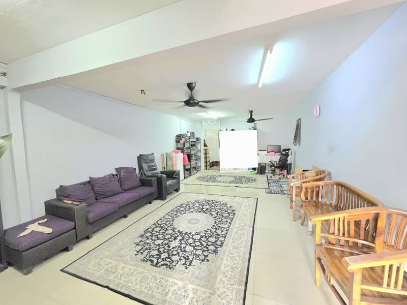 Rumah Teres 2 Tingkat untuk Dijual di Seksyen 18 (Shah Alam) - Norfaizah Ahmad - Living Room - PropertyGuru.com.my