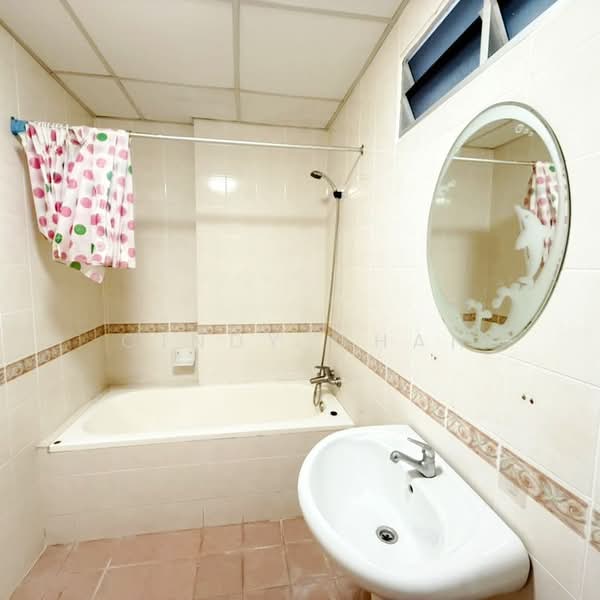 Kondominium untuk Disewa di Putra Place Condominium - Cindy Chan - Bathroom - PropertyGuru.com.my