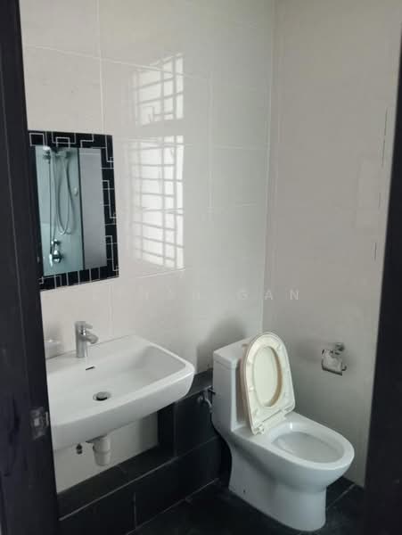 Servis Apartment untuk Disewa di Wave @ Marina Cove - Ethan Gan - Bathroom - PropertyGuru.com.my