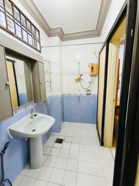 2-storey Terraced House for Rent in Taman Sri Intan (Johor Bahru) - Eric Wong - Bathroom - PropertyGuru.com.my