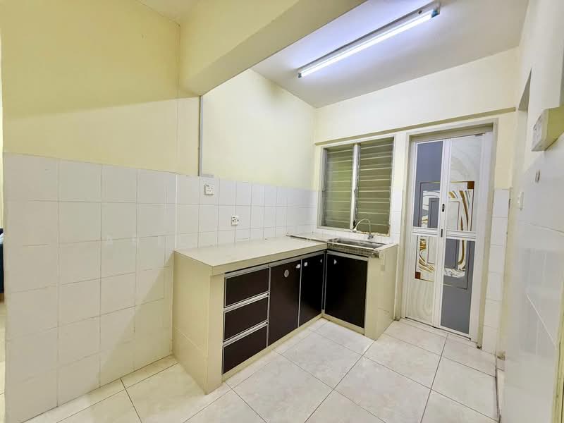 Apartment for Sale at Lakeview Apartments - Abid Sabarudin - Kitchen - PropertyGuru.com.my